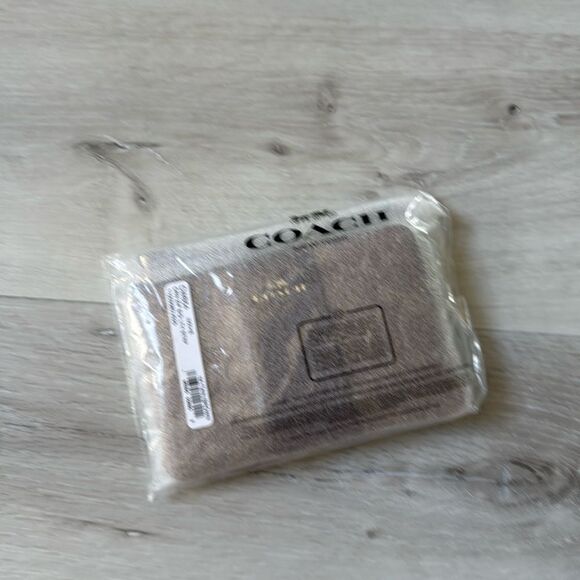 COACH Corner Zip Wristlet In‎ Signature Canvas Khaki Saddle Brown NWT in … - Picture 5 of 7